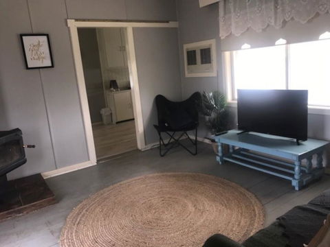 Cosy Country Cottage With AirCon - Accommodation Kalgoorlie 0