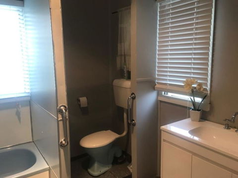 Cosy Country Cottage With AirCon - Accommodation Kalgoorlie 2