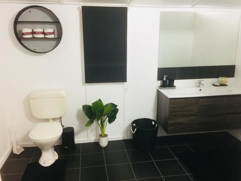 Cottage On Cork - Hatfield House - Accommodation Kalgoorlie 2