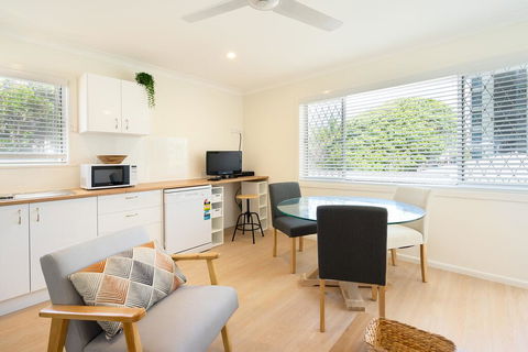 Cozy 1 Bedroom Apartment Minutes From The Beach - Accommodation Kalgoorlie 0
