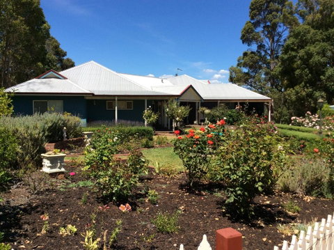 Crabapple Lane - Accommodation Kalgoorlie 0