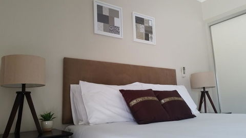 Cypress Waterfront Spa Apartment - Accommodation Kalgoorlie 2