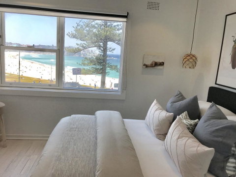 D'Luxe Designer Den Bondi-Ocean View Apartment - Accommodation Kalgoorlie 0