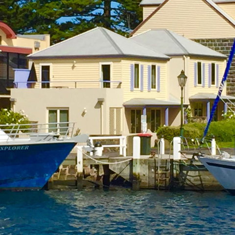 Dockside Waterfront Indulgence - Accommodation Kalgoorlie 3