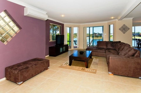 Dolphins 2 7 Commodore Crescent - Accommodation Kalgoorlie 2
