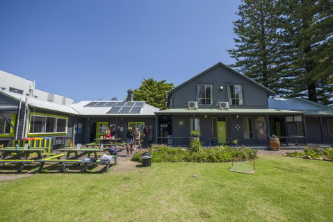 Dunsborough Beachouse YHA - Accommodation Kalgoorlie 0