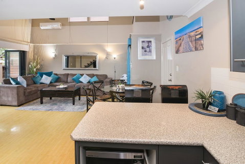 Dunsborough Deluxe Retreat - Accommodation Kalgoorlie 3