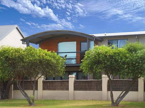 Dunsborough Deluxe Retreat - Accommodation Kalgoorlie 0