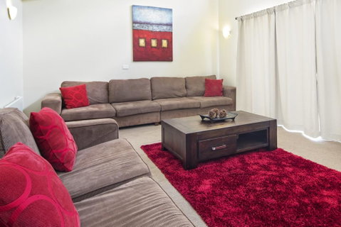 Eclipse 5- Spacious Townhouse - Accommodation Kalgoorlie 0