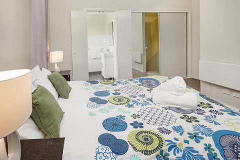Eclipse 5- Spacious Townhouse - Accommodation Kalgoorlie 3