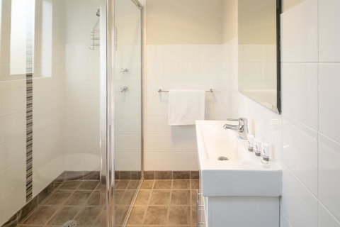 Eclipse 5- Spacious Townhouse - Accommodation Kalgoorlie 2