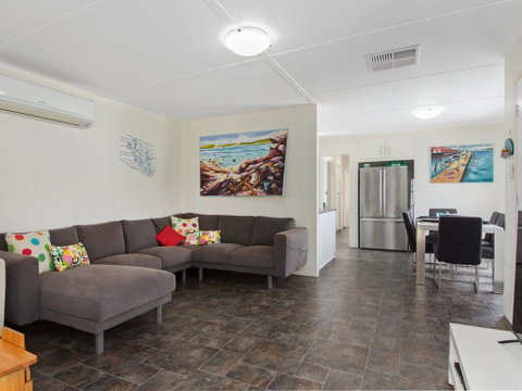 EdAn Beachhouse - 21 Laronde - Accommodation Kalgoorlie 1