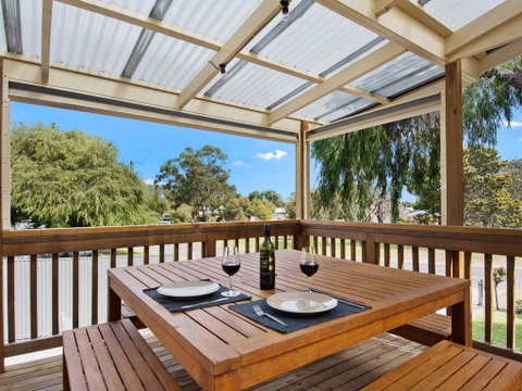 EdAn Beachhouse - 21 Laronde - Accommodation Kalgoorlie 0
