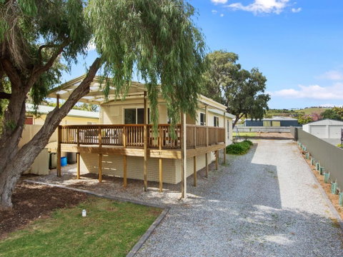 EdAn Beachhouse - 21 Laronde - Accommodation Kalgoorlie 2