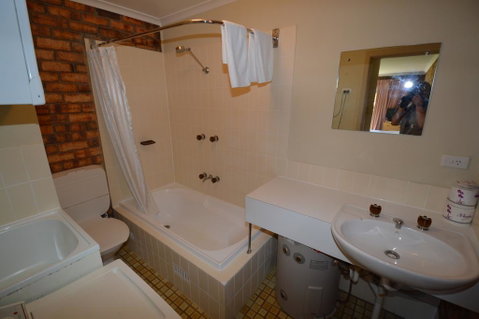 Ellswood 1 - Accommodation Kalgoorlie 3