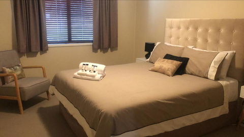 ELSINOR Townhouse 2 - Accommodation Kalgoorlie 1