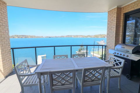 Elysium Lakehouse - Accommodation Kalgoorlie 1