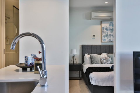 EQ TOWER Melbourne CBD APT - Accommodation Kalgoorlie 1