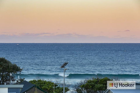 EXCLUSIVE OCEAN VIEW PENTHOUSE ON MARINE PARADE - Accommodation Kalgoorlie 1