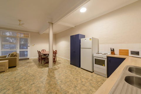 Exmouth Villas Unit 35 - 2 Bedroom Self-Contained Unit At The Heart Of Town - Accommodation Kalgoorlie 2