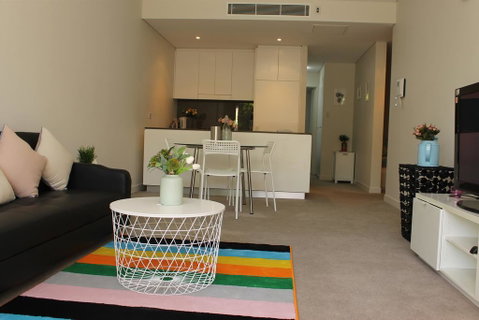 Exquisite Family Home +Parking, Close To CBD - Accommodation Kalgoorlie 3