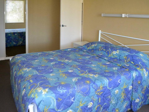 Fairholme 5, Opposite Lake - Accommodation Kalgoorlie 3