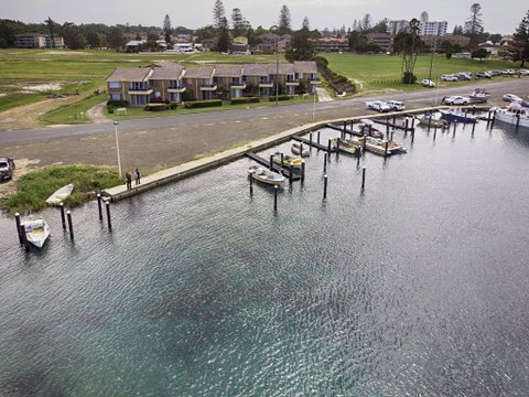 Fairholme 5, Opposite Lake - Accommodation Kalgoorlie 1