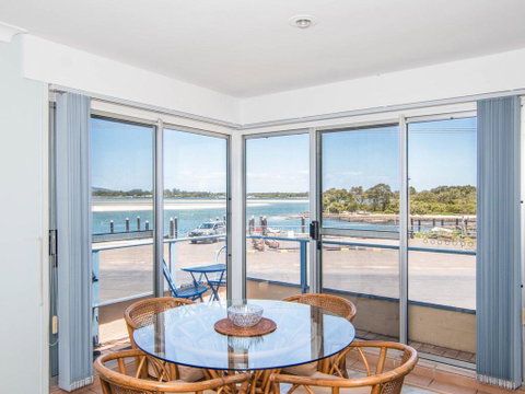 Fairholme 8, Perfect Lakefront Position - Accommodation Kalgoorlie 3