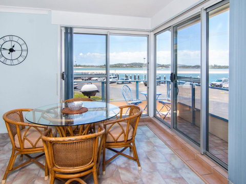 Fairholme 8, Perfect Lakefront Position - Accommodation Kalgoorlie 0