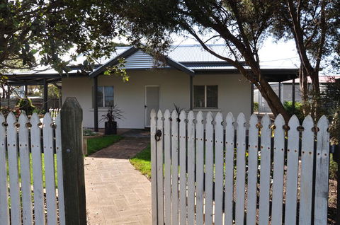 Girraween House - Accommodation Kalgoorlie 0