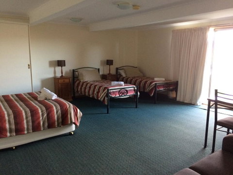 Glengarry 1 - Accommodation Kalgoorlie 2