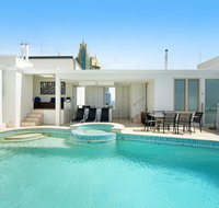 Golden Gate 2 Storey Penthouse with Pool - We Accommodate - Accommodation Kalgoorlie