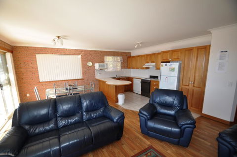Grand Pacific 1 - Unit 4 - Accommodation Kalgoorlie 3