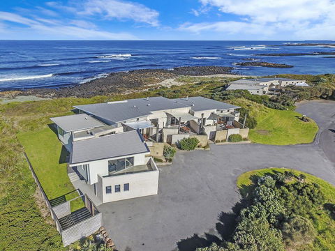 HEARN'S BEACHSIDE VILLA 3 - Accommodation Kalgoorlie 0