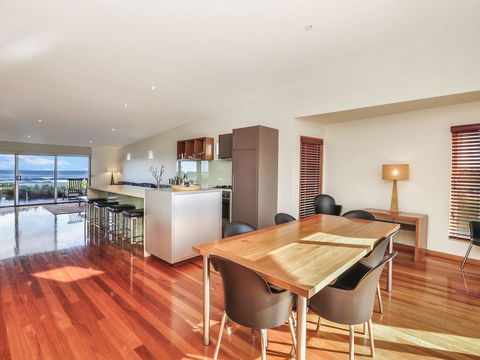 HEARN'S BEACHSIDE VILLA 7 - Accommodation Kalgoorlie 2