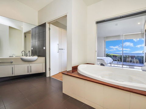 HEARN'S BEACHSIDE VILLA 7 - Accommodation Kalgoorlie 1
