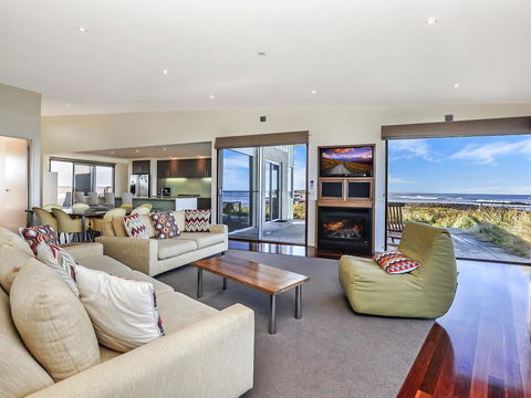 HEARN'S BEACHSIDE VILLA 9 - Accommodation Kalgoorlie 2