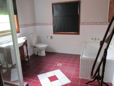 Henry's Cottage - Accommodation Kalgoorlie 2