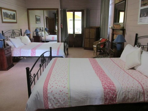 Henry's Cottage - Accommodation Kalgoorlie 0