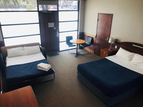 Highlander Hotel Bar Kitchen Rooftop - Accommodation Kalgoorlie 1