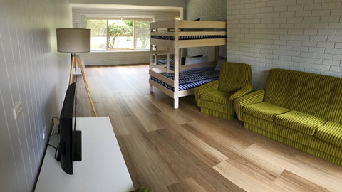 HIP NAUTIC - 100 Metres To Beach - Accommodation Kalgoorlie 1