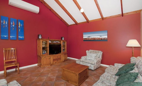 Holiday On The Terrace - Accommodation Kalgoorlie 3