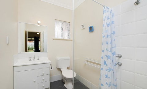 Holiday On The Terrace - Accommodation Kalgoorlie 0