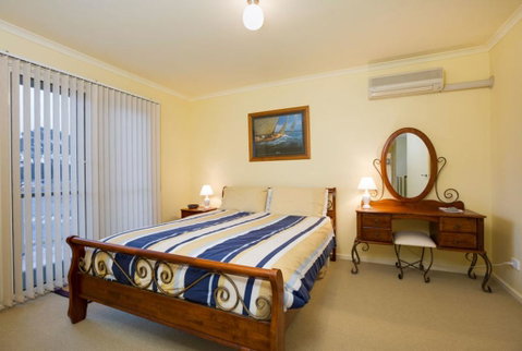 Holidays At Hollydene - Accommodation Kalgoorlie 3