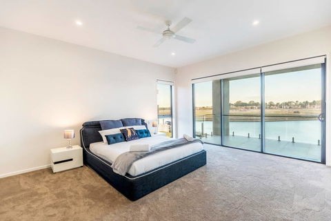 HomePlus - Luxury Living In Sanctuary Cove - Accommodation Kalgoorlie 0