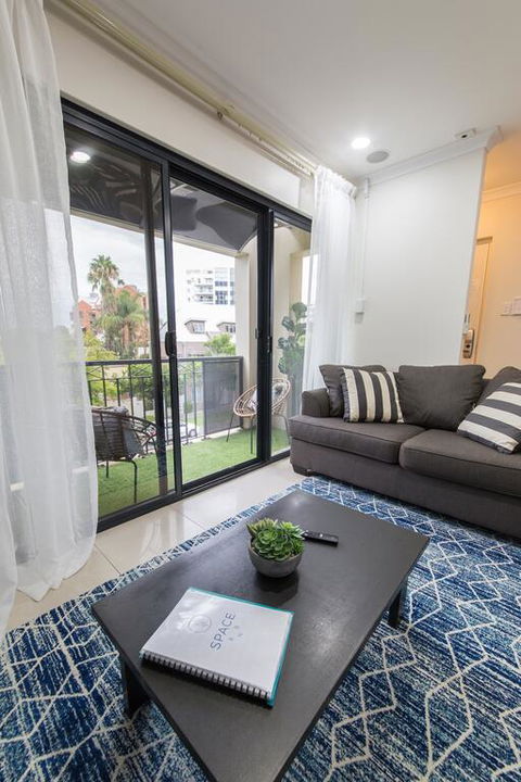 ISOLATION READY!! Super Size Me!! Top Location. Isolation Ready. Sanitised. Free CAT Bus, Pool, Gym And Everything At Your Finge - Accommodation Kalgoorlie 3