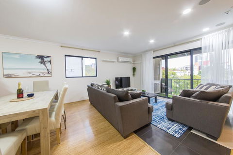 ISOLATION READY!! Super Size Me!! Top Location. Isolation Ready. Sanitised. Free CAT Bus, Pool, Gym And Everything At Your Finge - Accommodation Kalgoorlie 0