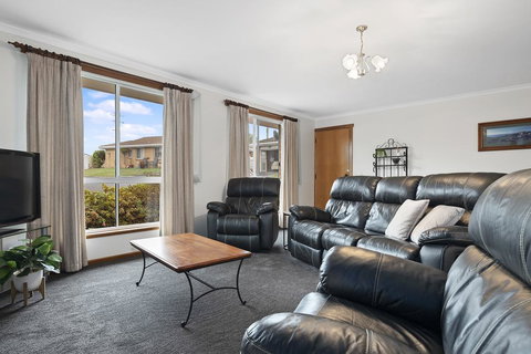 Josie Villa - Beautiful West Burnie: Long Or Short Term - Accommodation Kalgoorlie 2