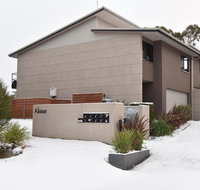 Khione 1 - Modern  spacious with views towards Lake Jindabyne  the mountains beyond - Accommodation Kalgoorlie