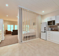 King I - you can honestly walk to Bimbadgen and Hope Estate concerts - Accommodation Kalgoorlie